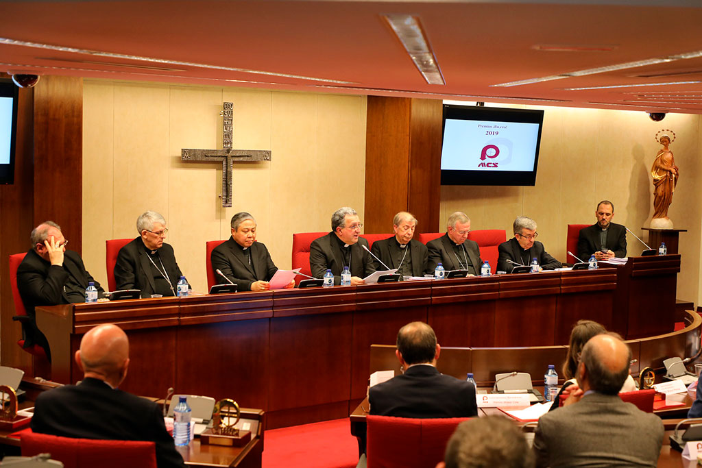 Monseñor García Beltrán en la entrega de los Premios ¡Bravo!